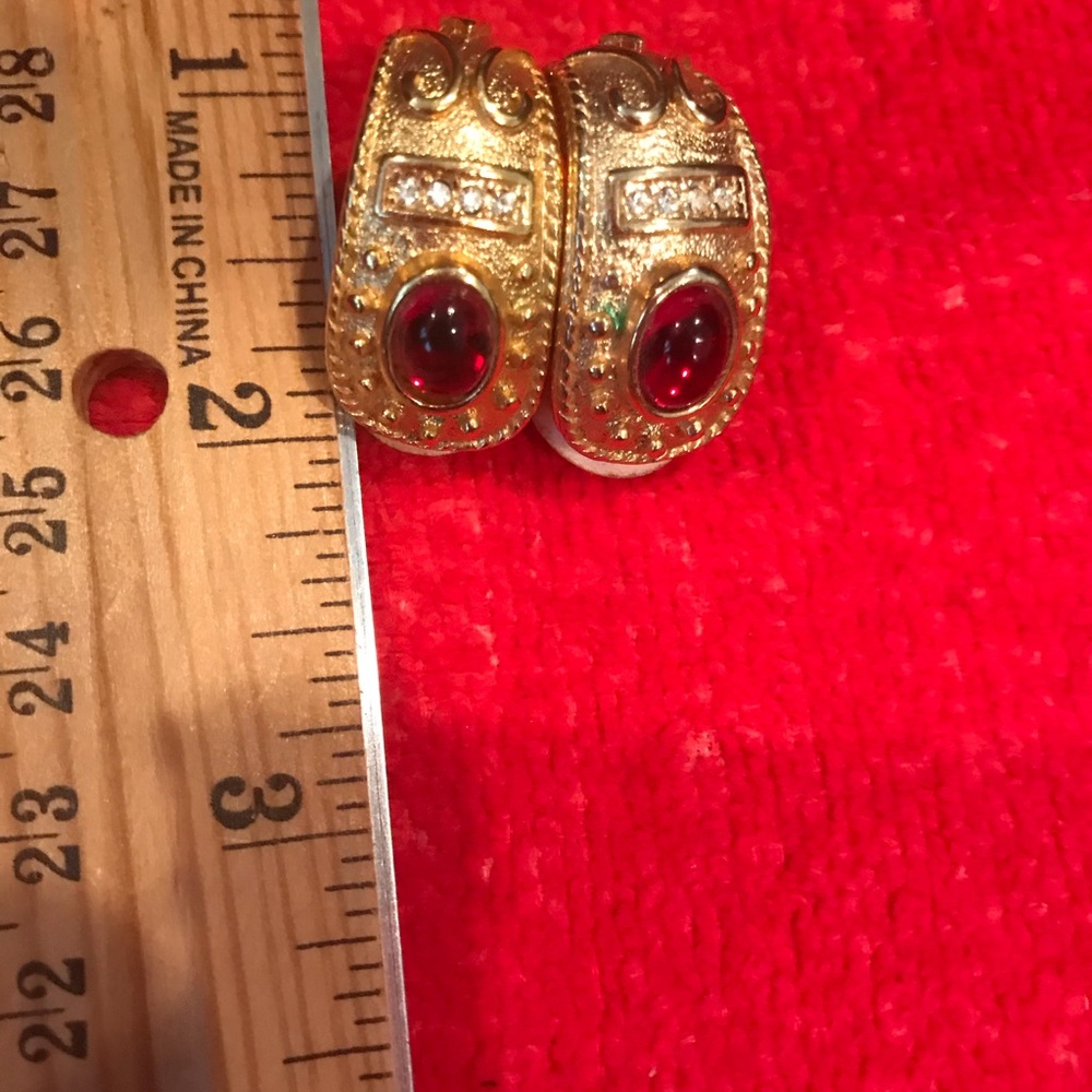 Earrings CLIP ON Red stone & Gold colored